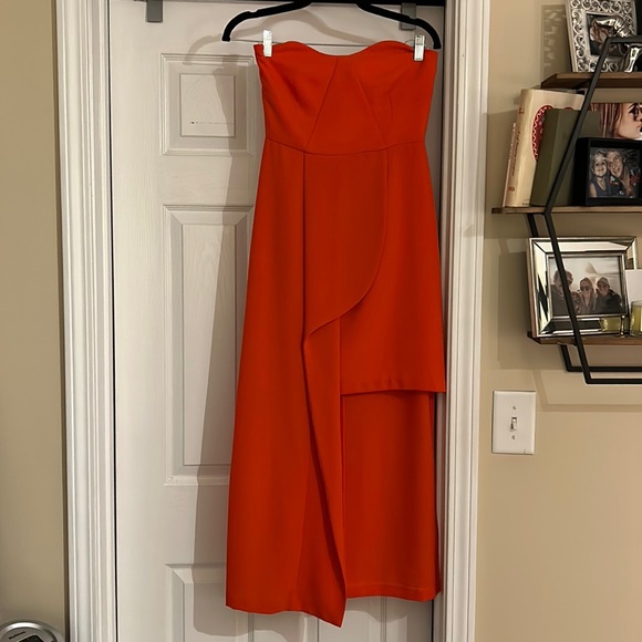Elliatt Dresses & Skirts - Elliatt Strapless Dress